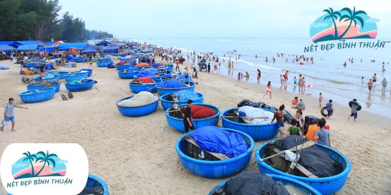 Làng chài biển Cam Bình Lagi