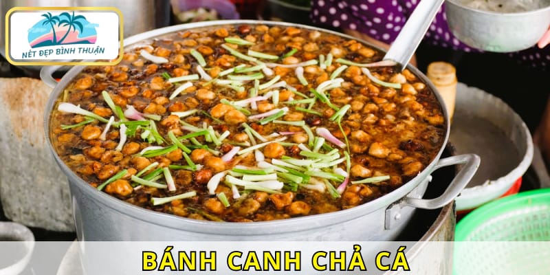 Nếu còn đang phân vân ăn gì ở Phan Thiết bánh canh chả cá là lựa chọn tuyệt vời