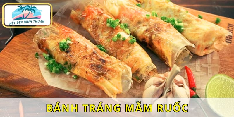 Nếu bạn còn băn khoăn ăn gì ở Phan Thiết, bánh tráng mắm ruốc là lựa chọn tuyệt vời