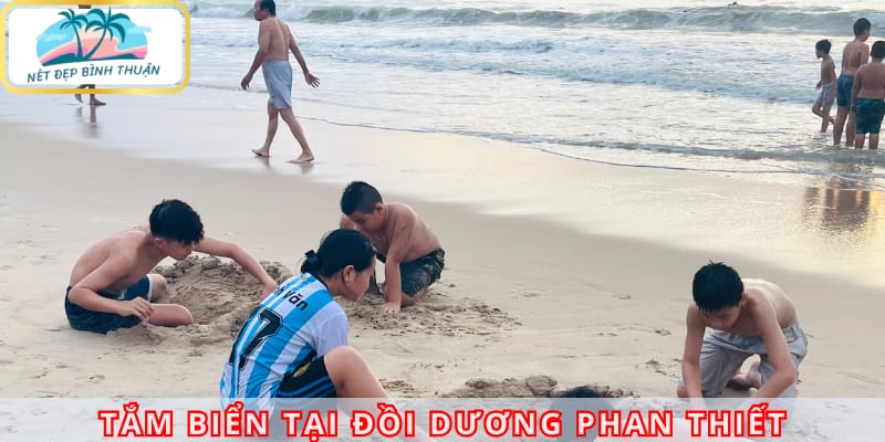 Tắm biển tại Đồi Dương