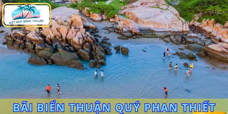 Thuận Quý là bãi biển Phan Thiết thu hút đông đảo khách du lịch