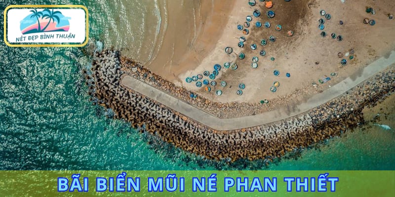 Khung cảnh bãi biển Phan Thiết tại Mũi Né như một bức tranh thiên nhiên tuyệt đẹp