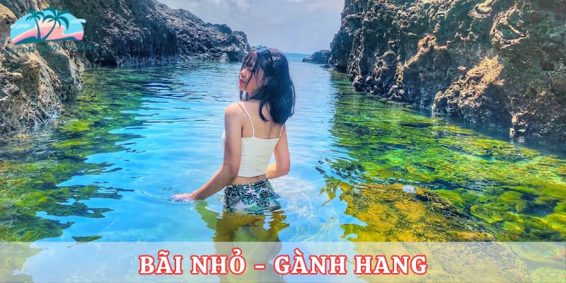 Bãi Nhỏ – Gành Hang: Bãi tắm hình bán nguyệt với hồ bơi tự nhiên.