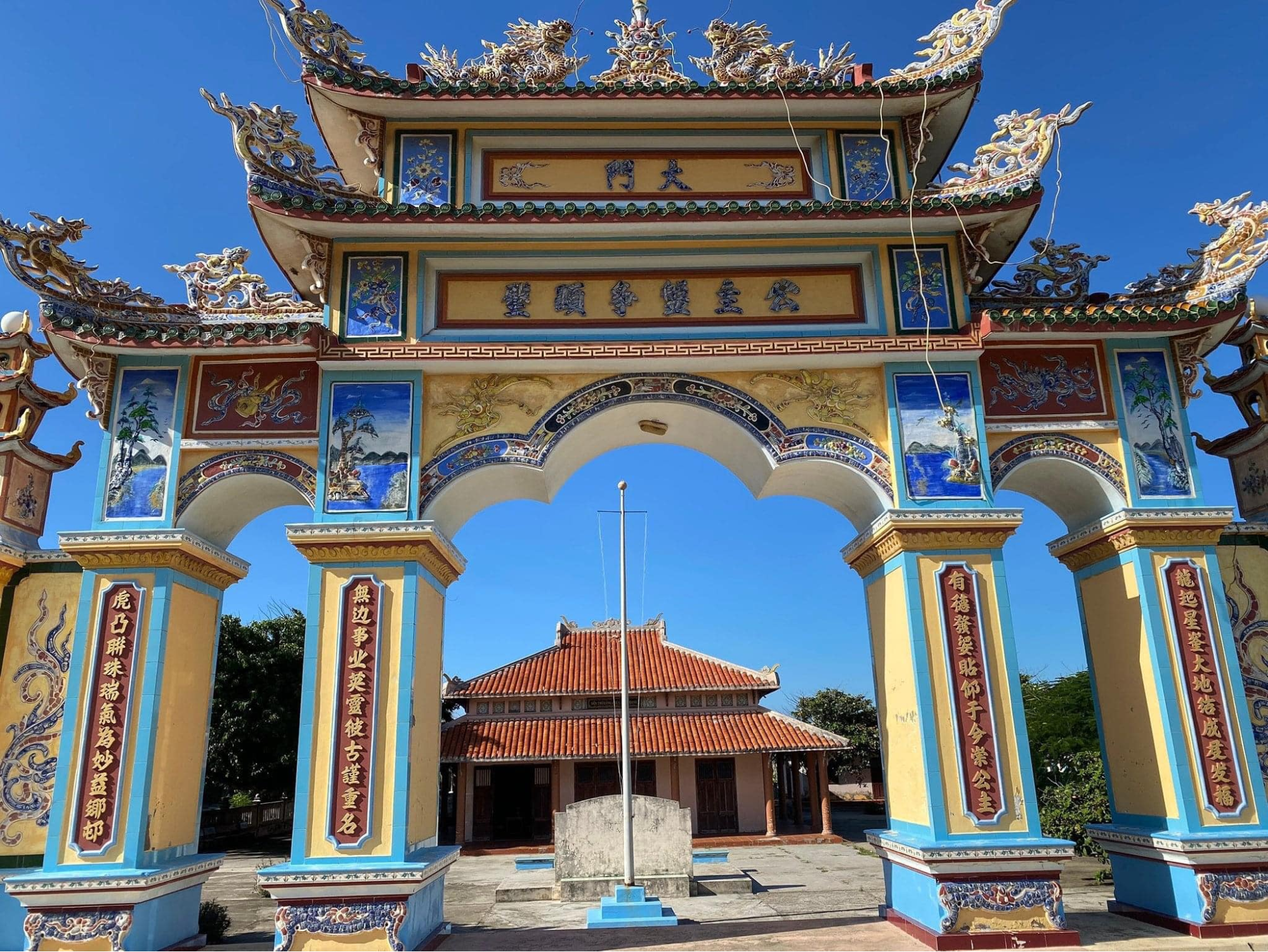 den-tho-cong-chua-ban-tranh (1)