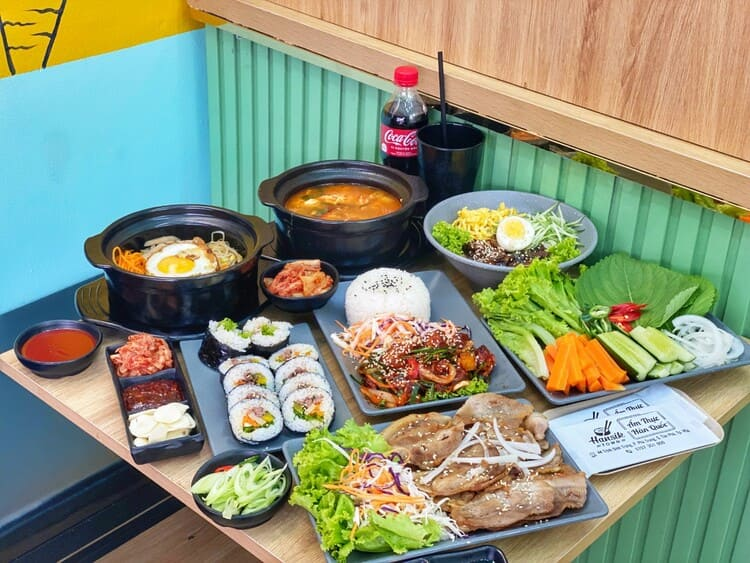 quan-an-ngon-o-ham-tan